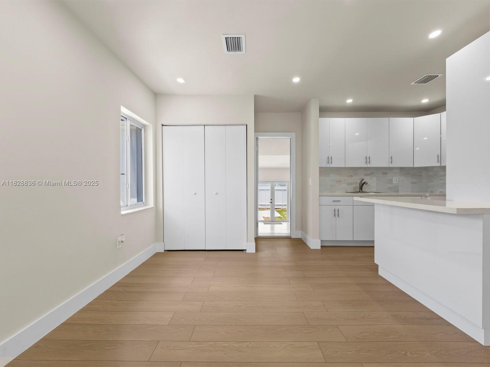 DEAL MANOR - Residential