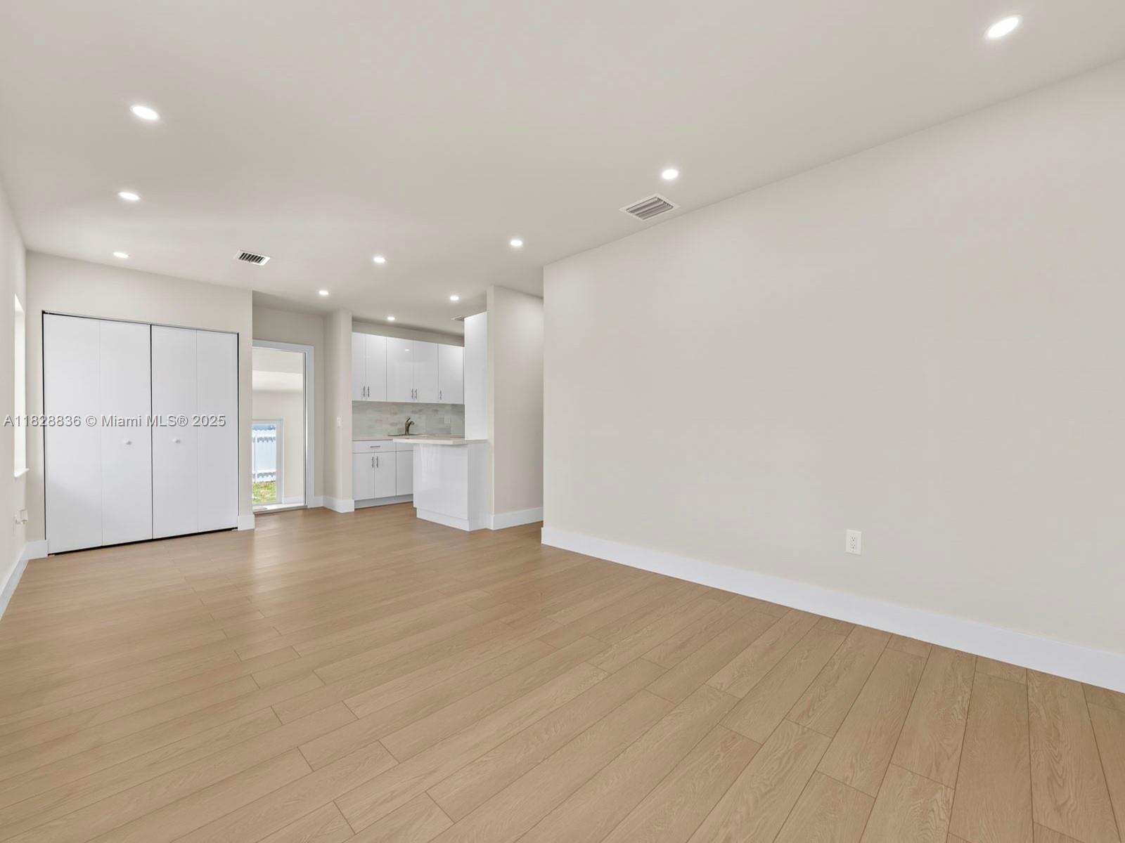 DEAL MANOR - Residential