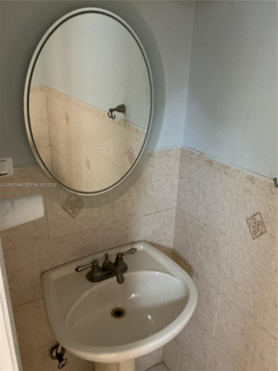 BLUE LAKE TOWNHOUSES COND - Residential