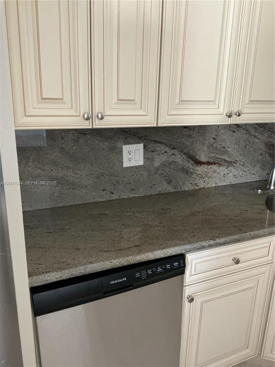 BLUE LAKE TOWNHOUSES COND - Residential