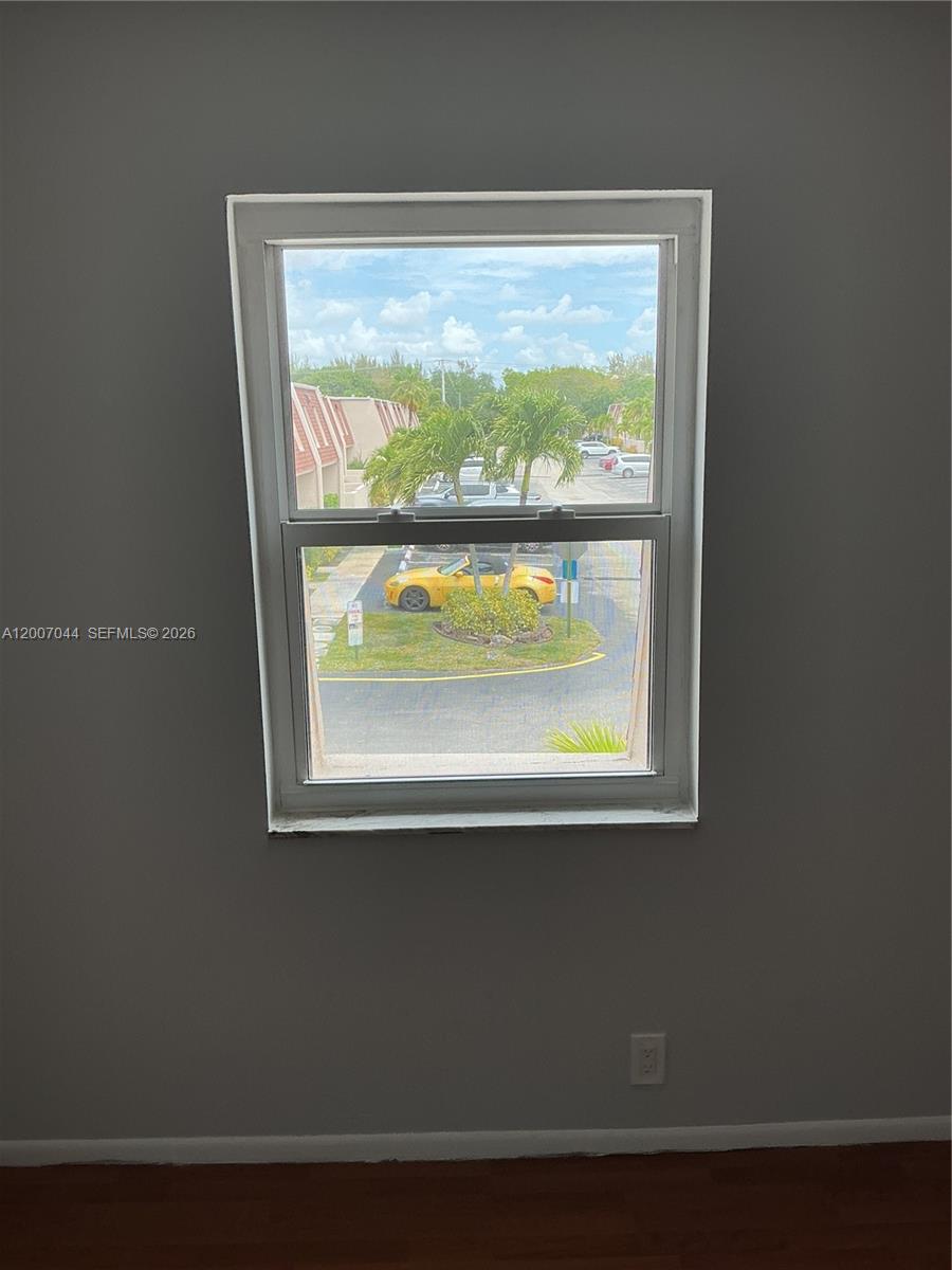 BLUE LAKE TOWNHOUSES COND - Residential