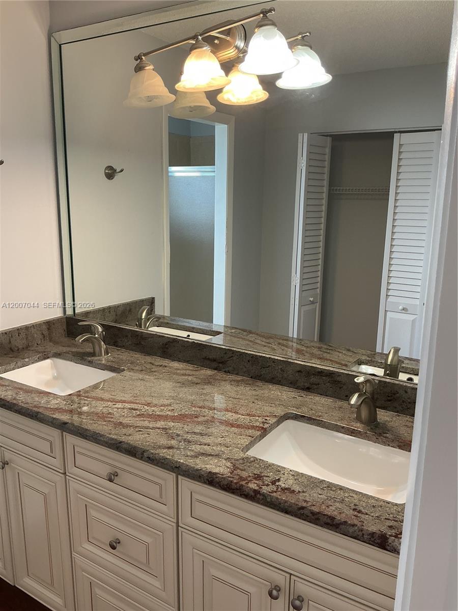 BLUE LAKE TOWNHOUSES COND - Residential