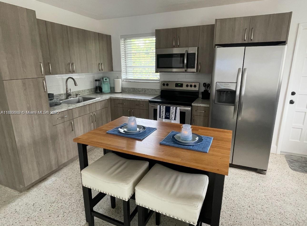 KEY LARGO PARK AMD - Residential Lease