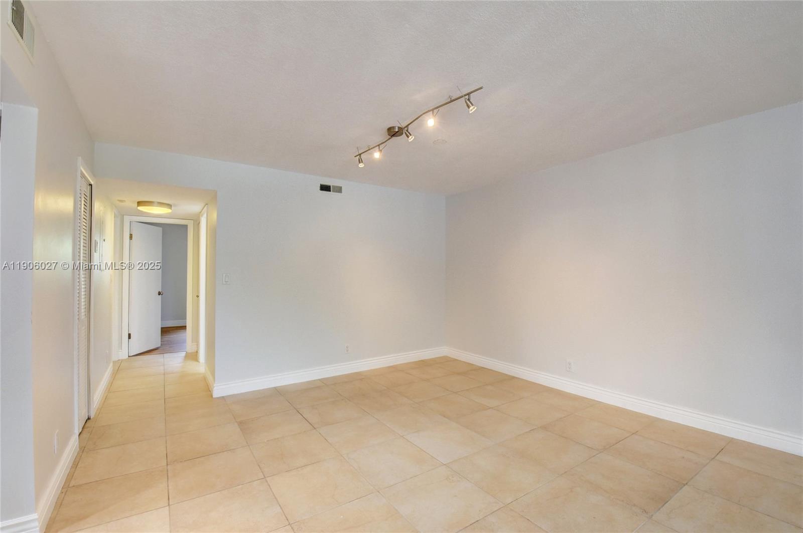 GARDEN VIEW APARTMENTS CO - Residential Lease