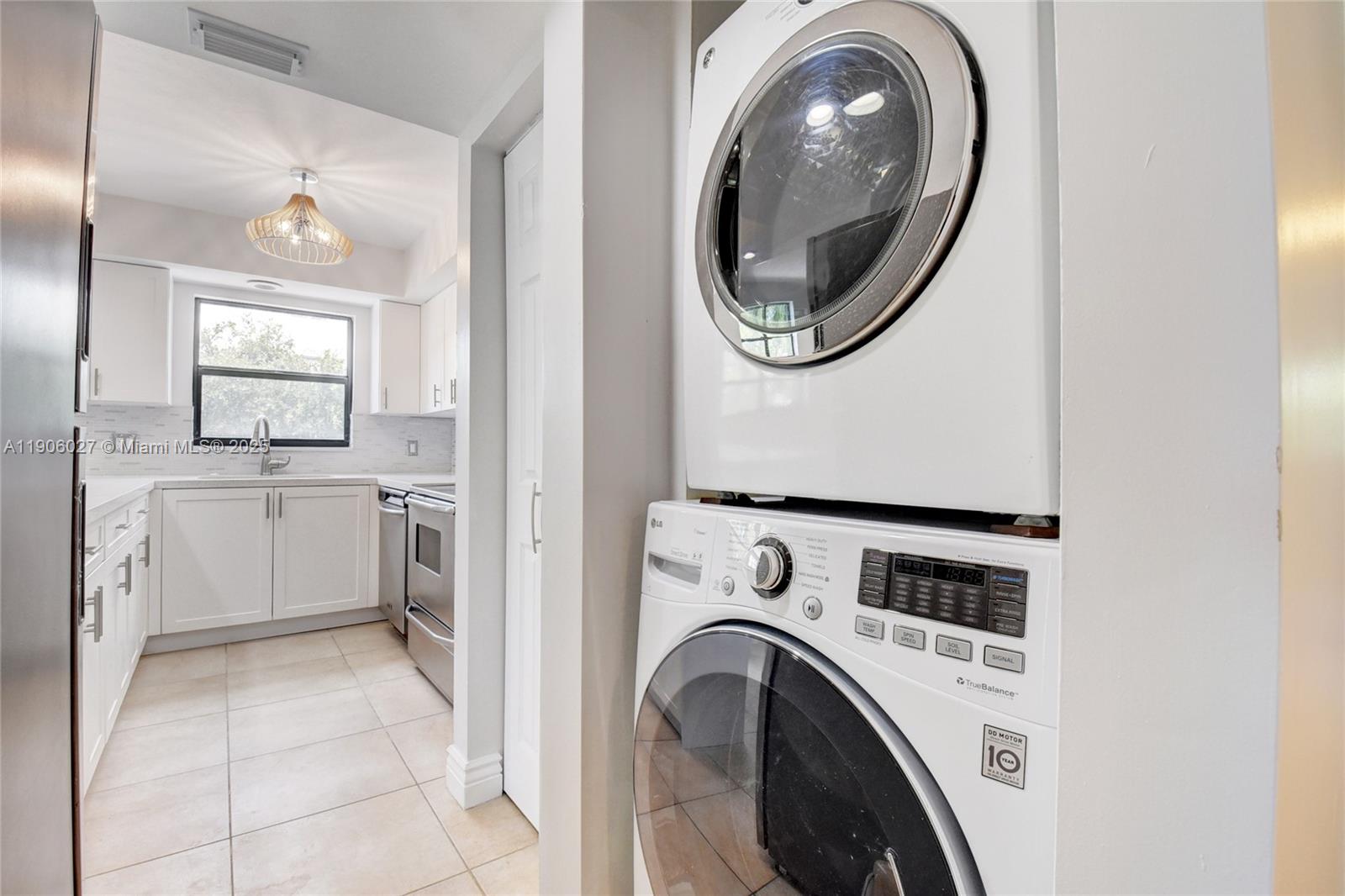 GARDEN VIEW APARTMENTS CO - Residential Lease