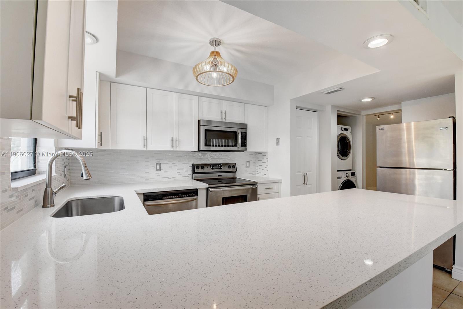 GARDEN VIEW APARTMENTS CO - Residential Lease