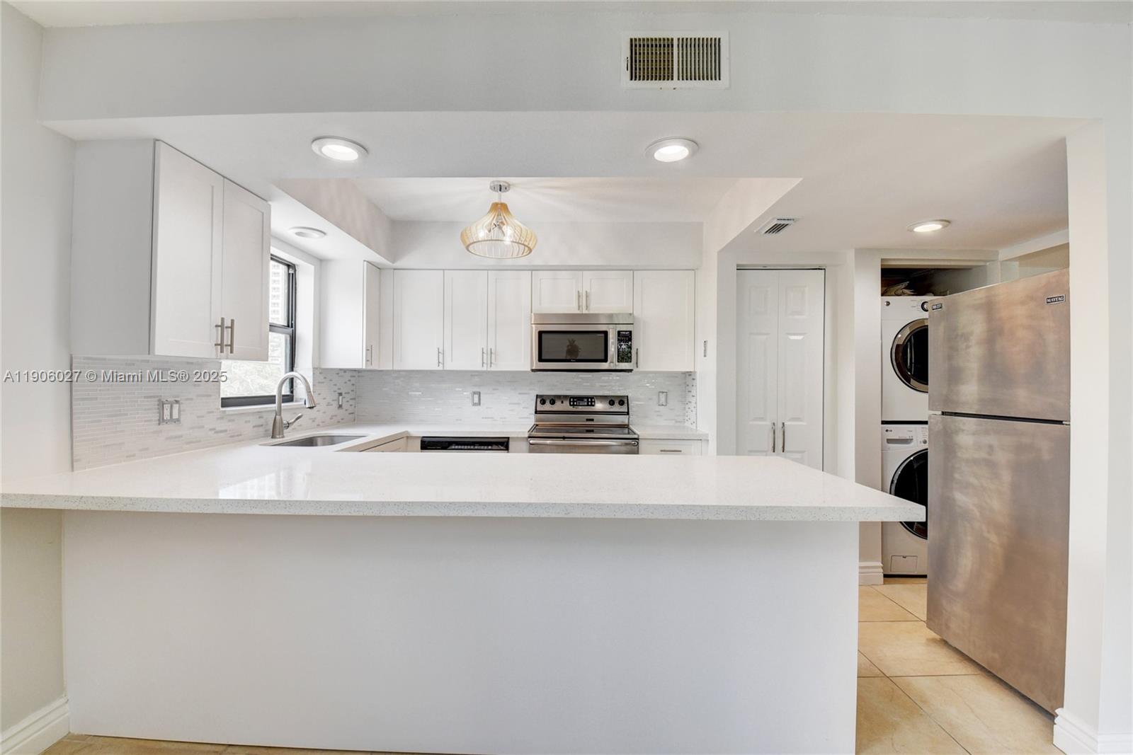 GARDEN VIEW APARTMENTS CO - Residential Lease