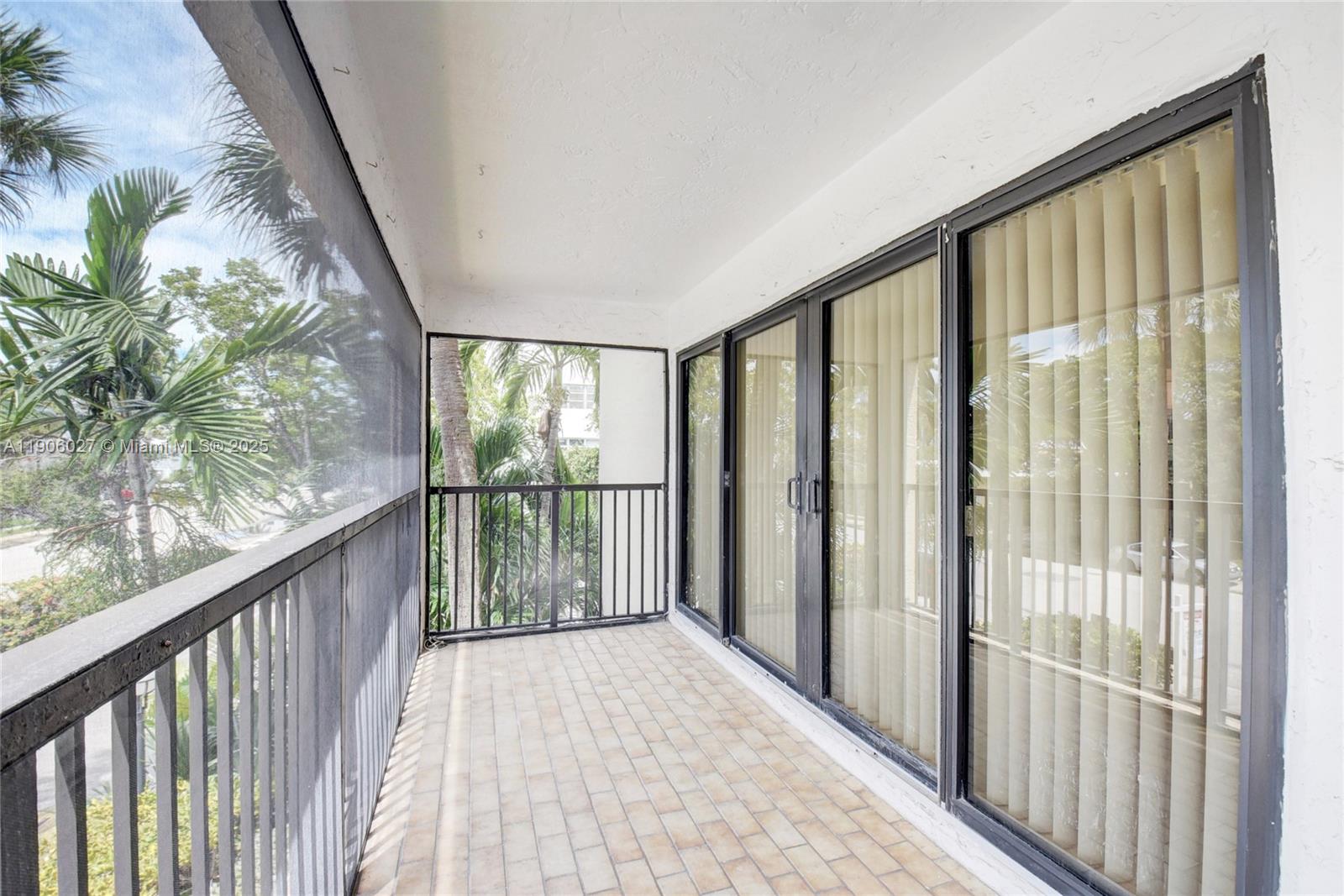 GARDEN VIEW APARTMENTS CO - Residential Lease