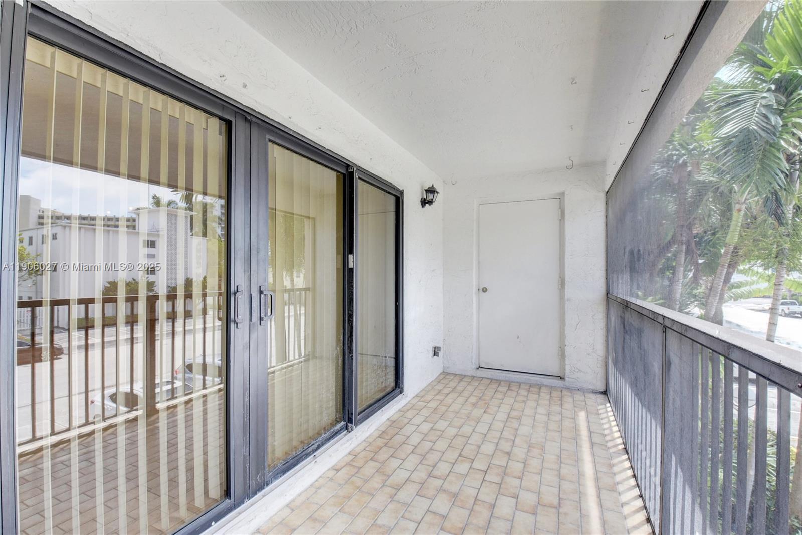 GARDEN VIEW APARTMENTS CO - Residential Lease