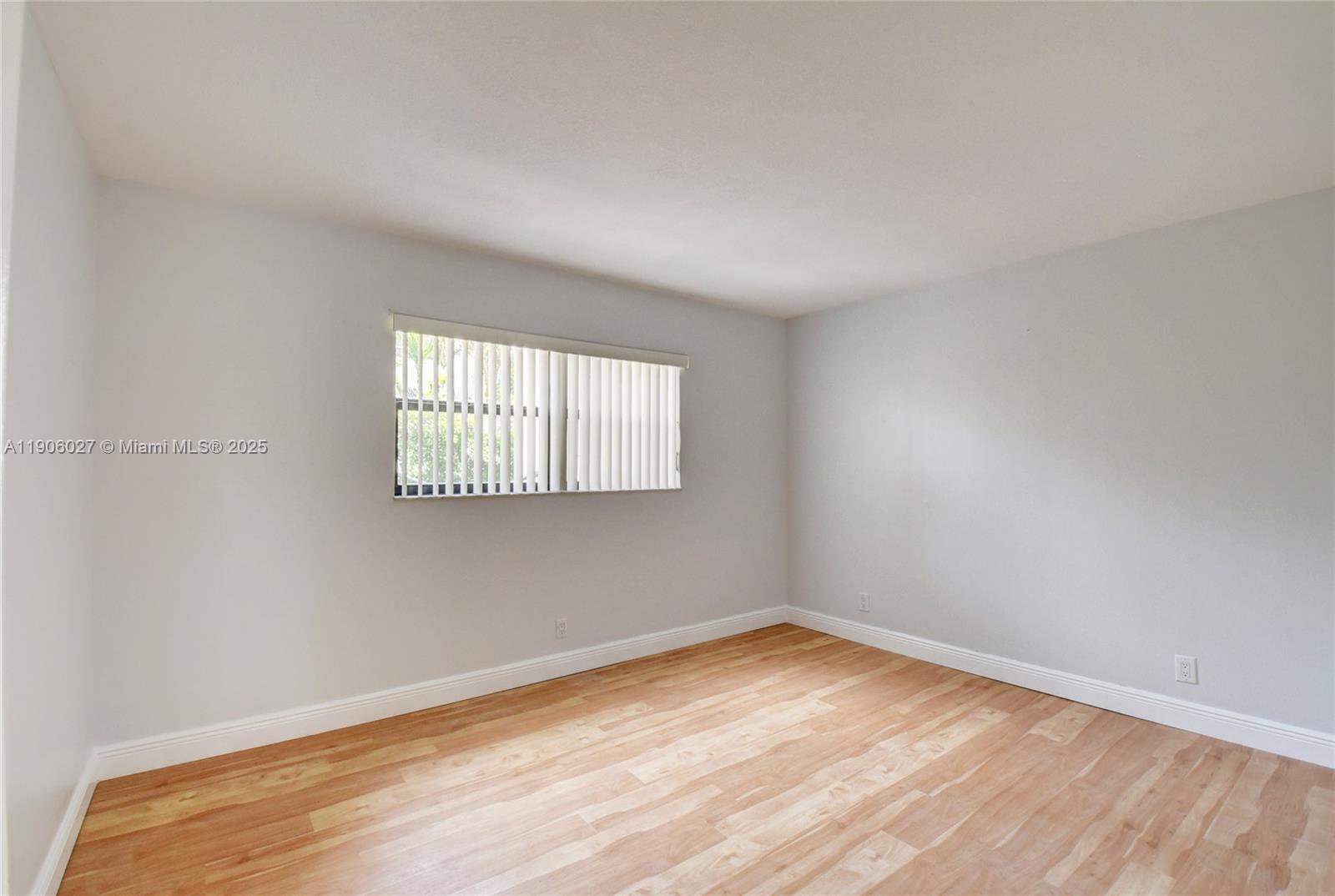 GARDEN VIEW APARTMENTS CO - Residential Lease