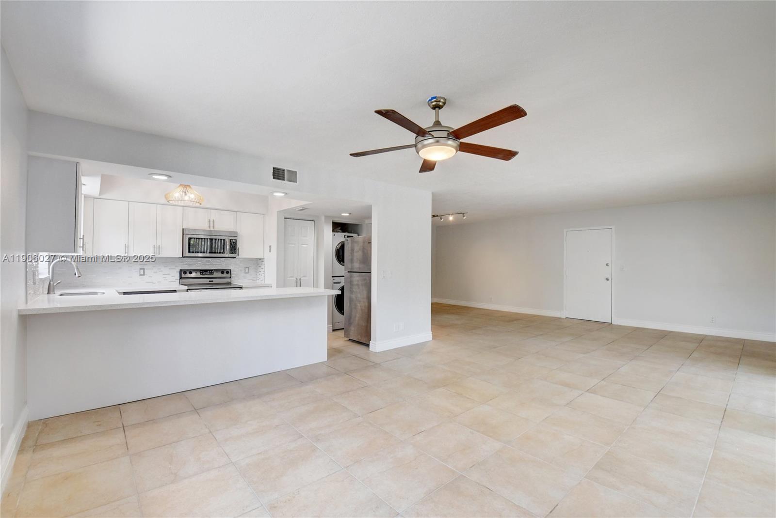 GARDEN VIEW APARTMENTS CO - Residential Lease