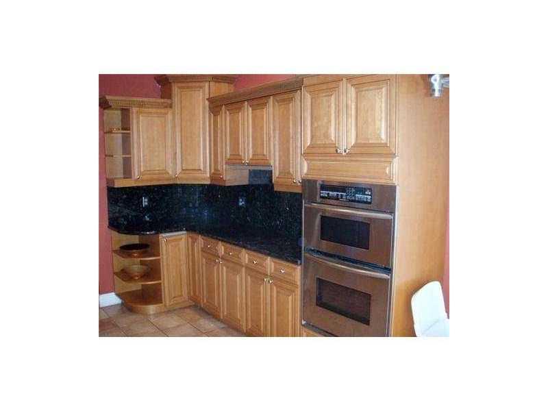 DORAL LAKES - Residential