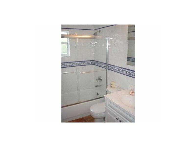 DORAL LAKES - Residential