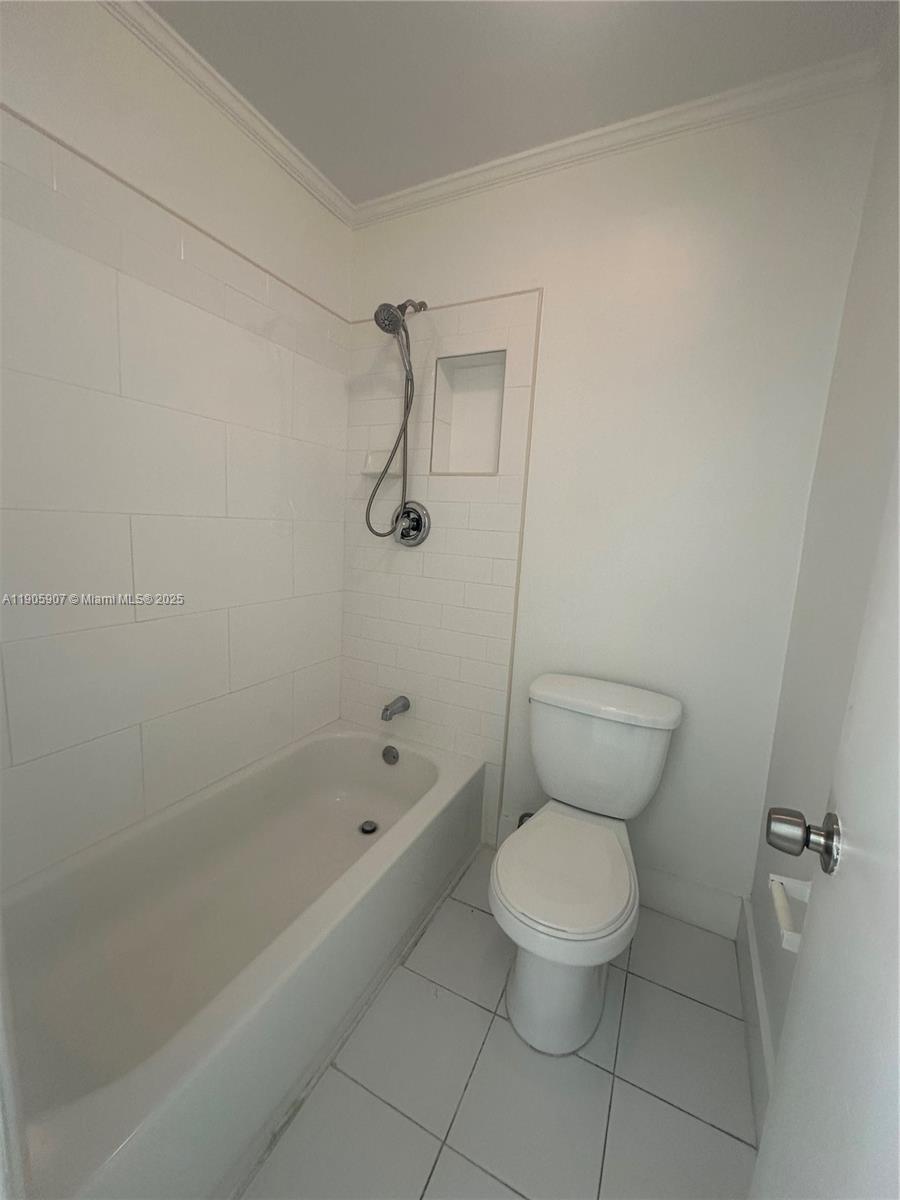 COURTYARDS OF HIALEAH CON - Residential Lease