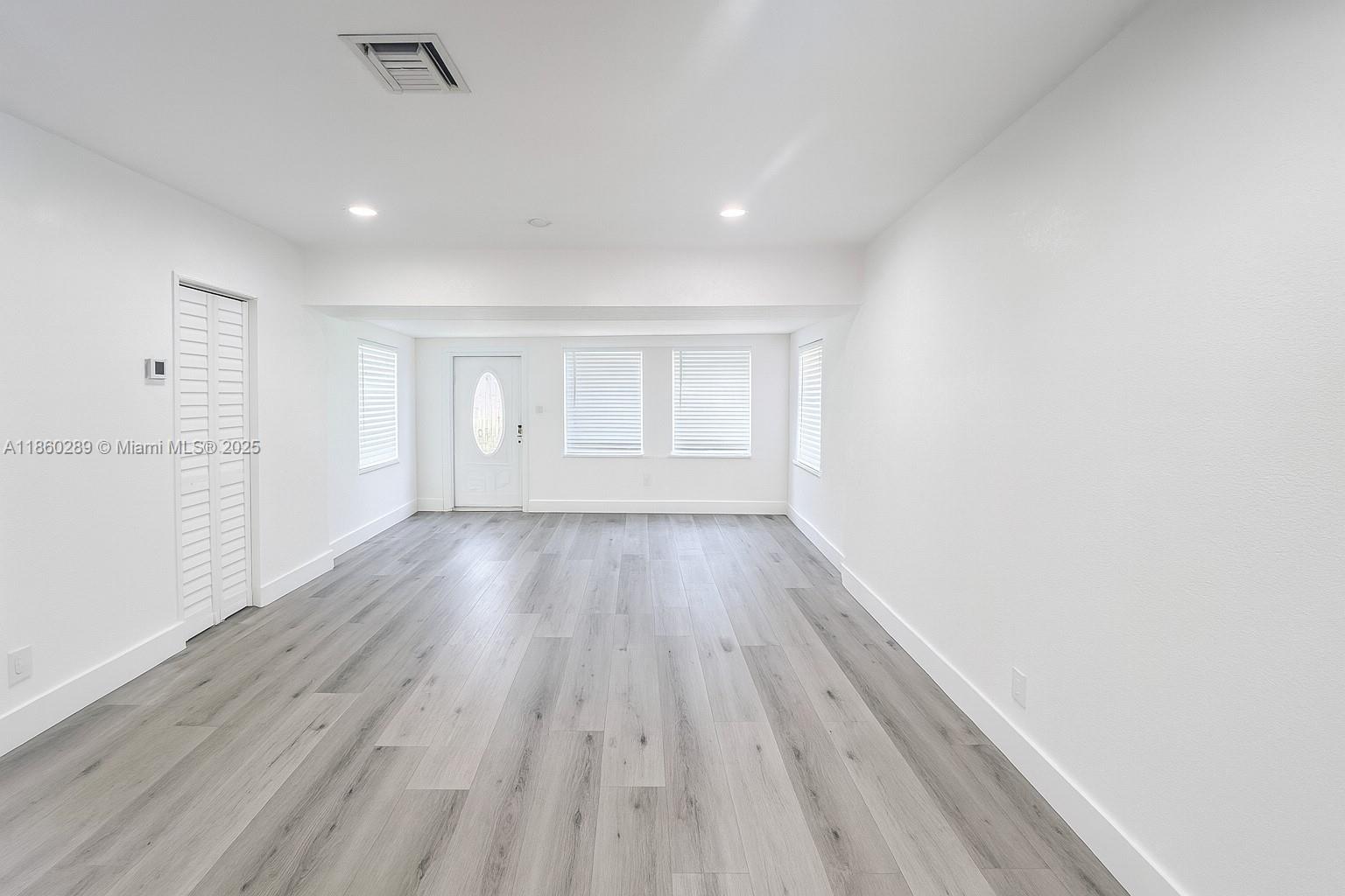 LAUDERDALE - Residential
