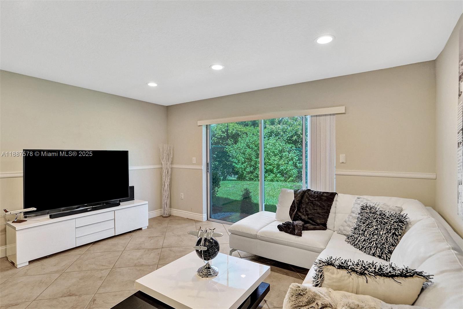 MELROSE POINT CONDO - Residential