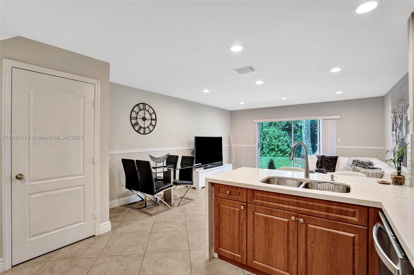 MELROSE POINT CONDO - Residential