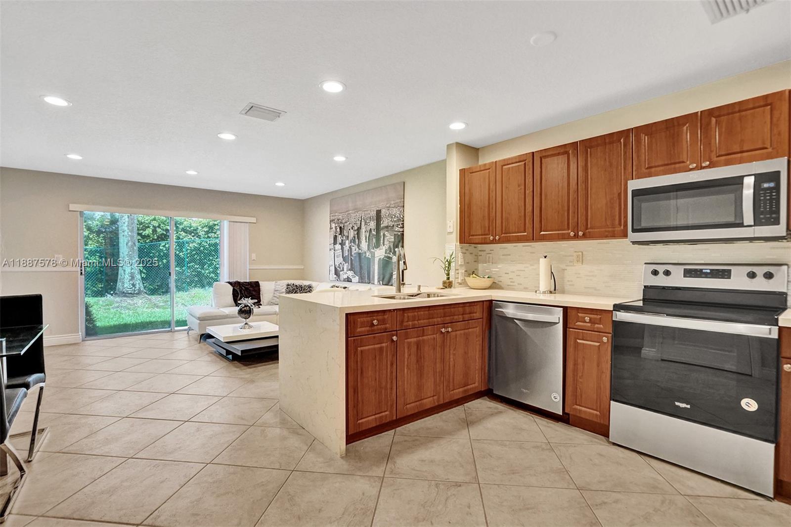 MELROSE POINT CONDO - Residential