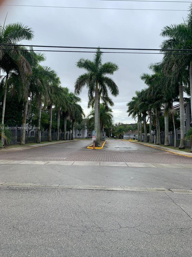 VISTA TRACE 6 CONDO - Residential