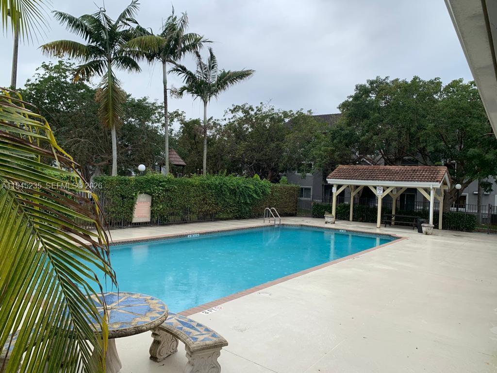 VISTA TRACE 6 CONDO - Residential