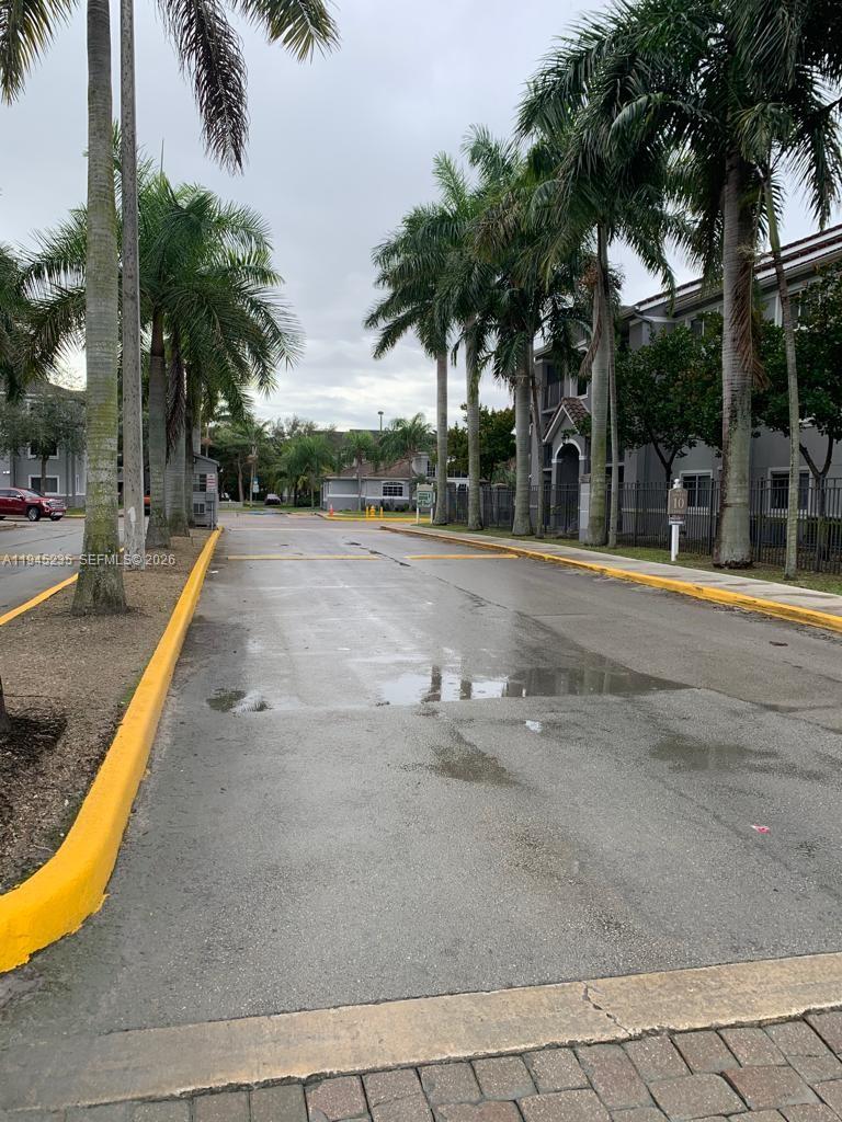 VISTA TRACE 6 CONDO - Residential