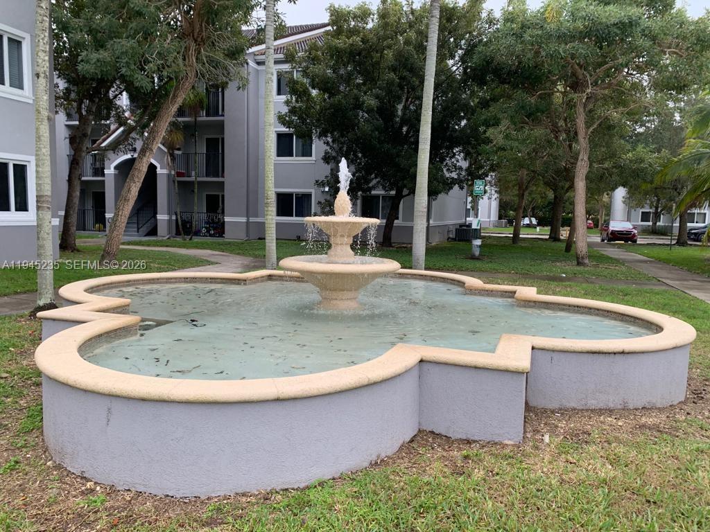 VISTA TRACE 6 CONDO - Residential