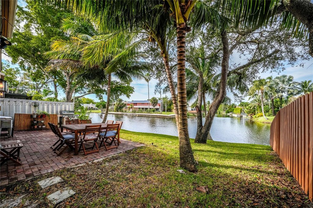 Photo of 9881 Fairway Cove Ln, Plantation, FL 33324 (MLS # A11498308)