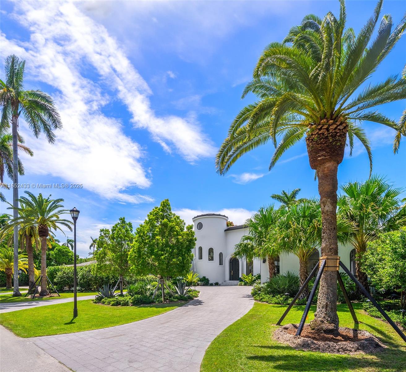 6650 Pine Tree Ln, Miami Beach, Miami-Dade County, Florida - 5 Bedrooms  
5 Bathrooms - 