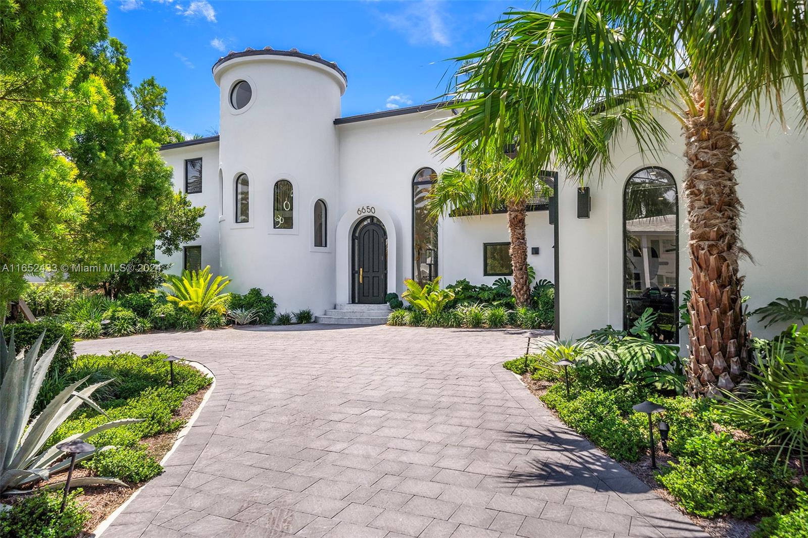 6650 Pine Tree Ln, Miami Beach, Miami-Dade County, Florida - 5 Bedrooms  
5 Bathrooms - 