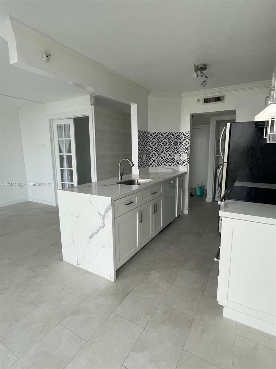 WEST BAY PLAZA CONDO - Residential