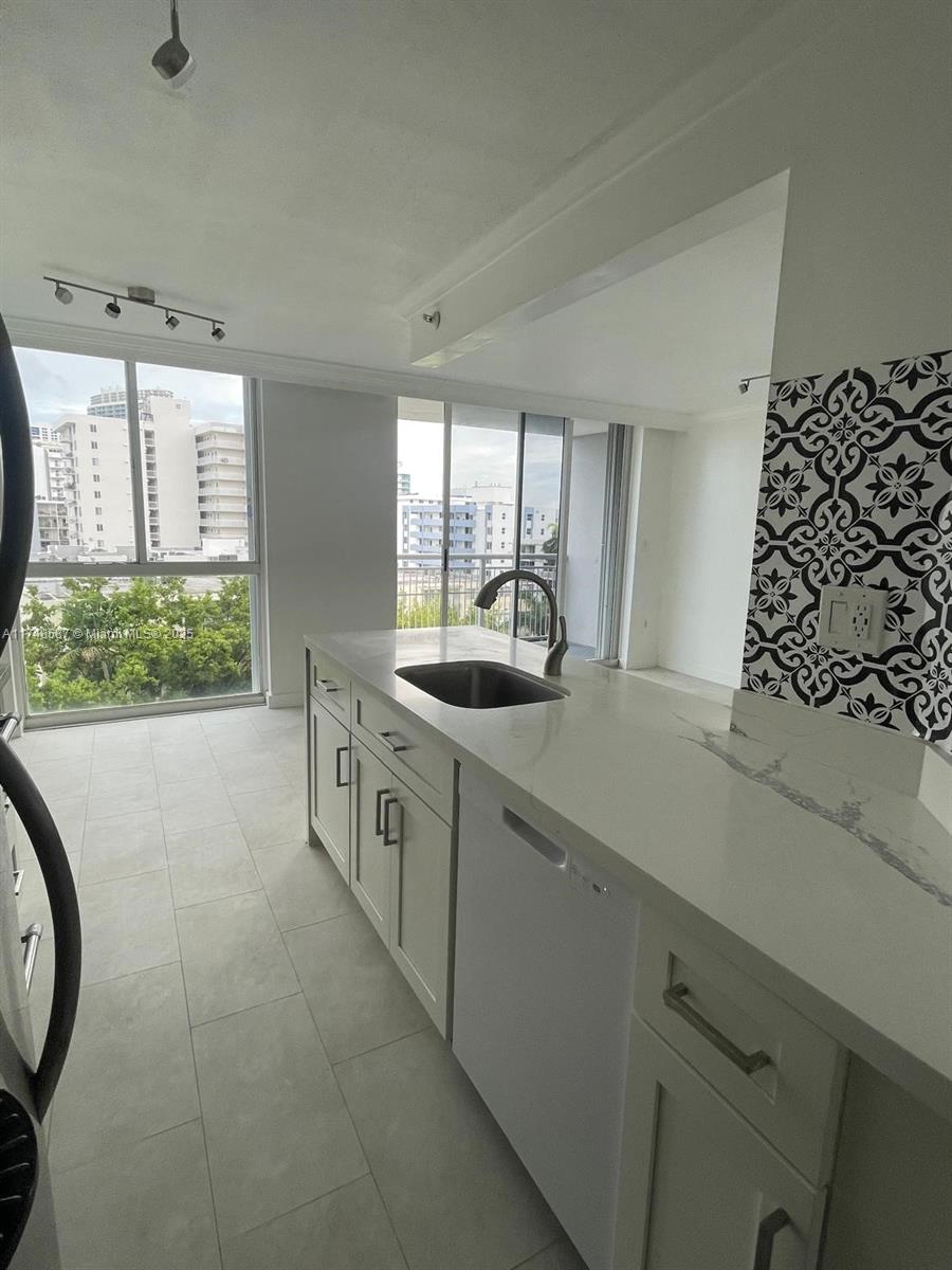 WEST BAY PLAZA CONDO - Residential