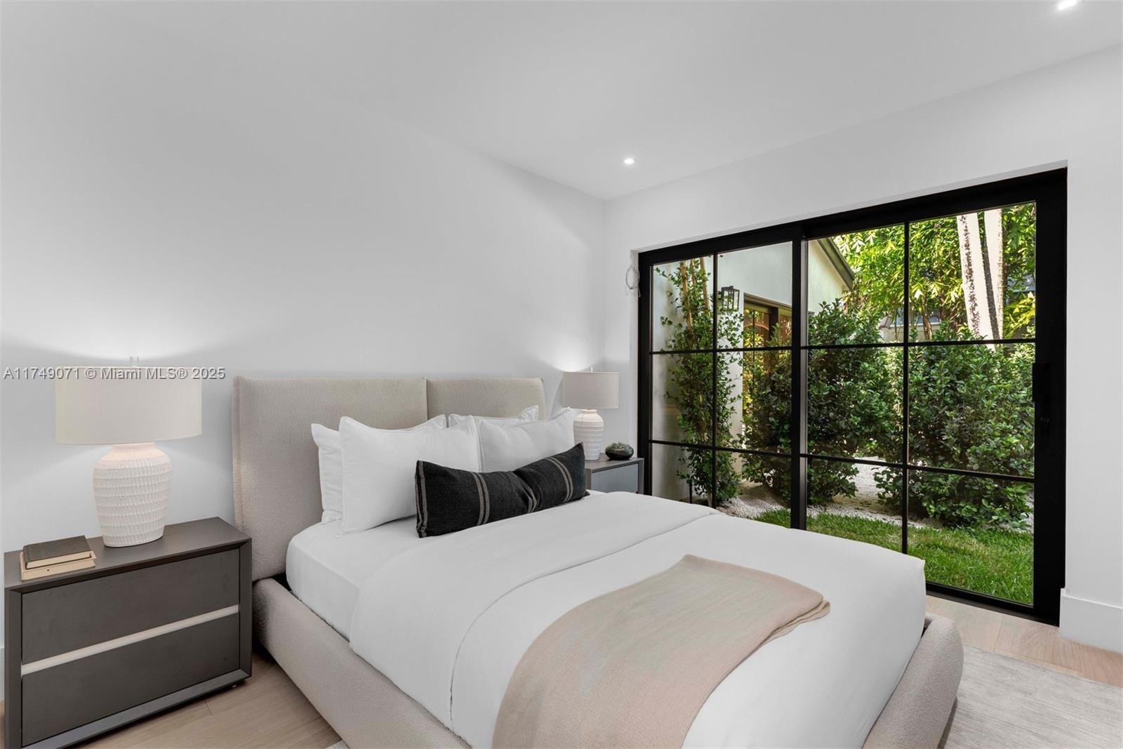 YE LITTLE WOODS 1ST ADDN - Residential