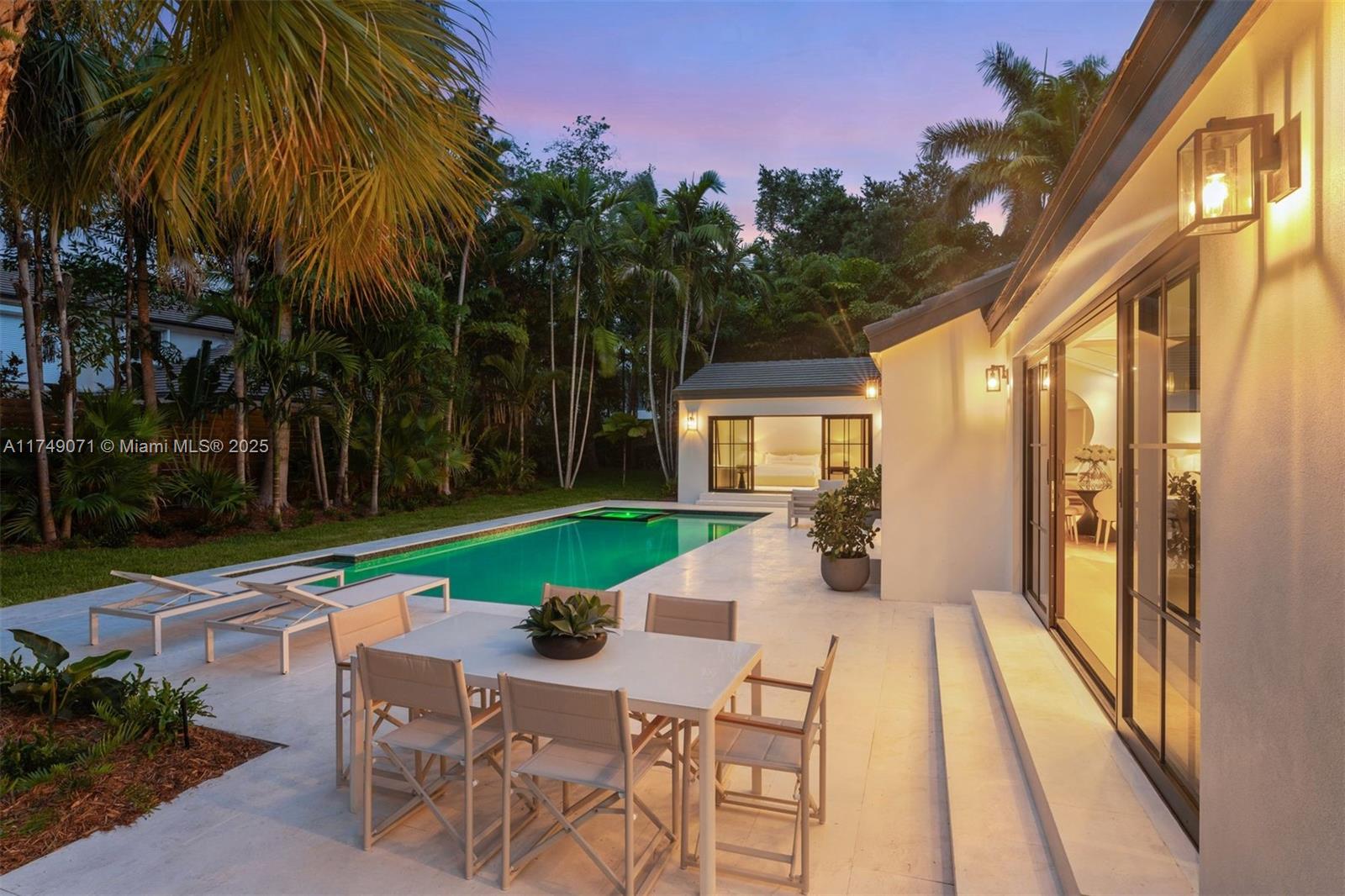 YE LITTLE WOODS 1ST ADDN - Residential
