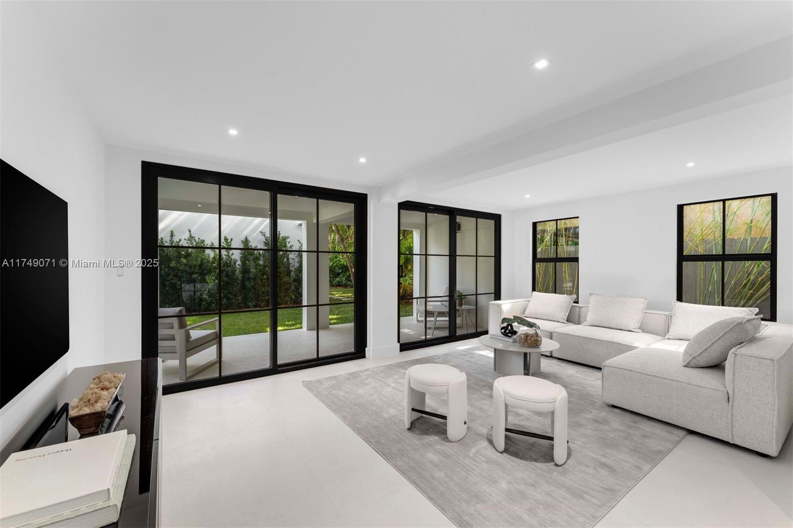 YE LITTLE WOODS 1ST ADDN - Residential
