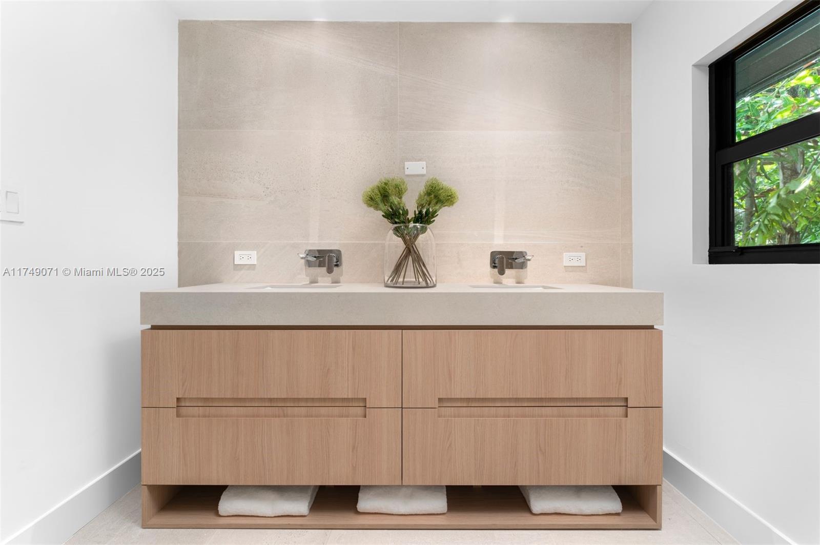 YE LITTLE WOODS 1ST ADDN - Residential
