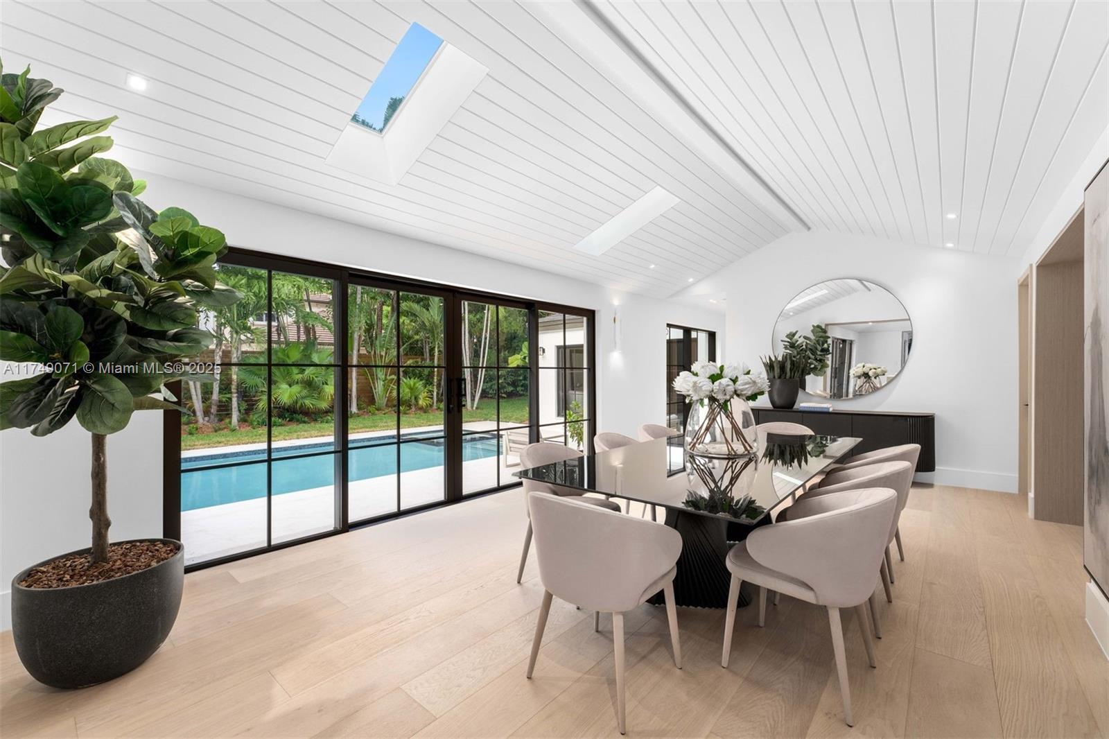 YE LITTLE WOODS 1ST ADDN - Residential
