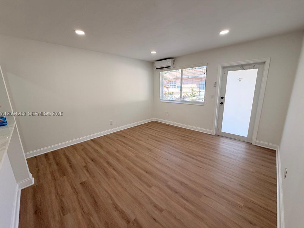 OLETA TERR N MIAMI BEACH - Residential Lease