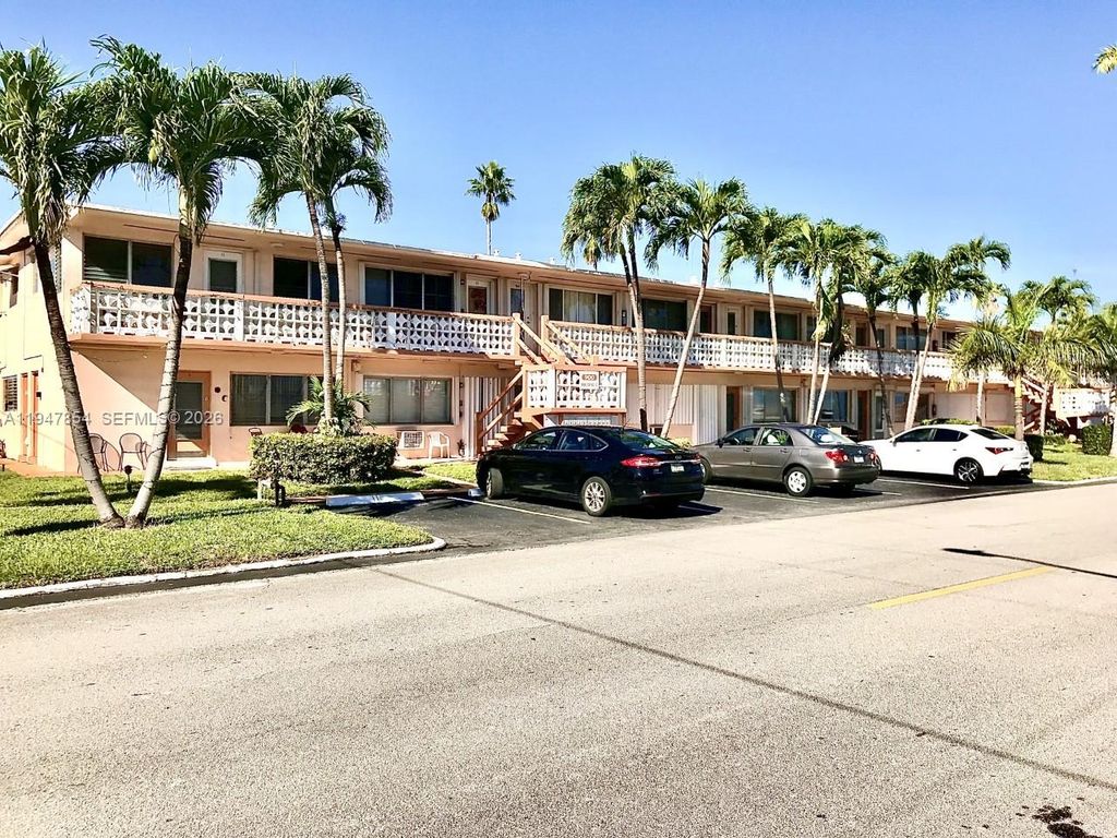 Photo of 900 SW 11th Ave #7C, Hallandale Beach, FL 33009 (MLS # A11947854)