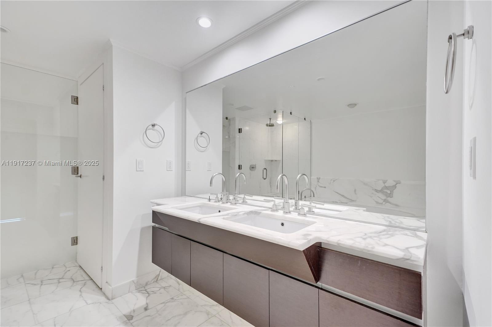 GROVENOR HOUSE CONDO - Residential