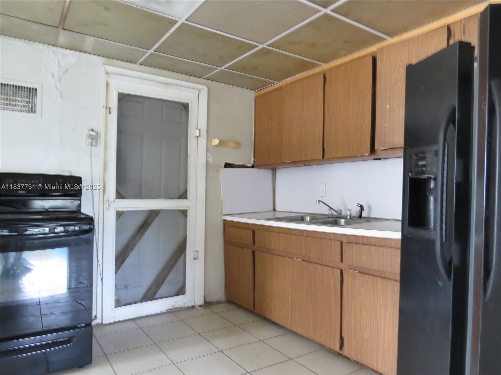 525 NW 16th St