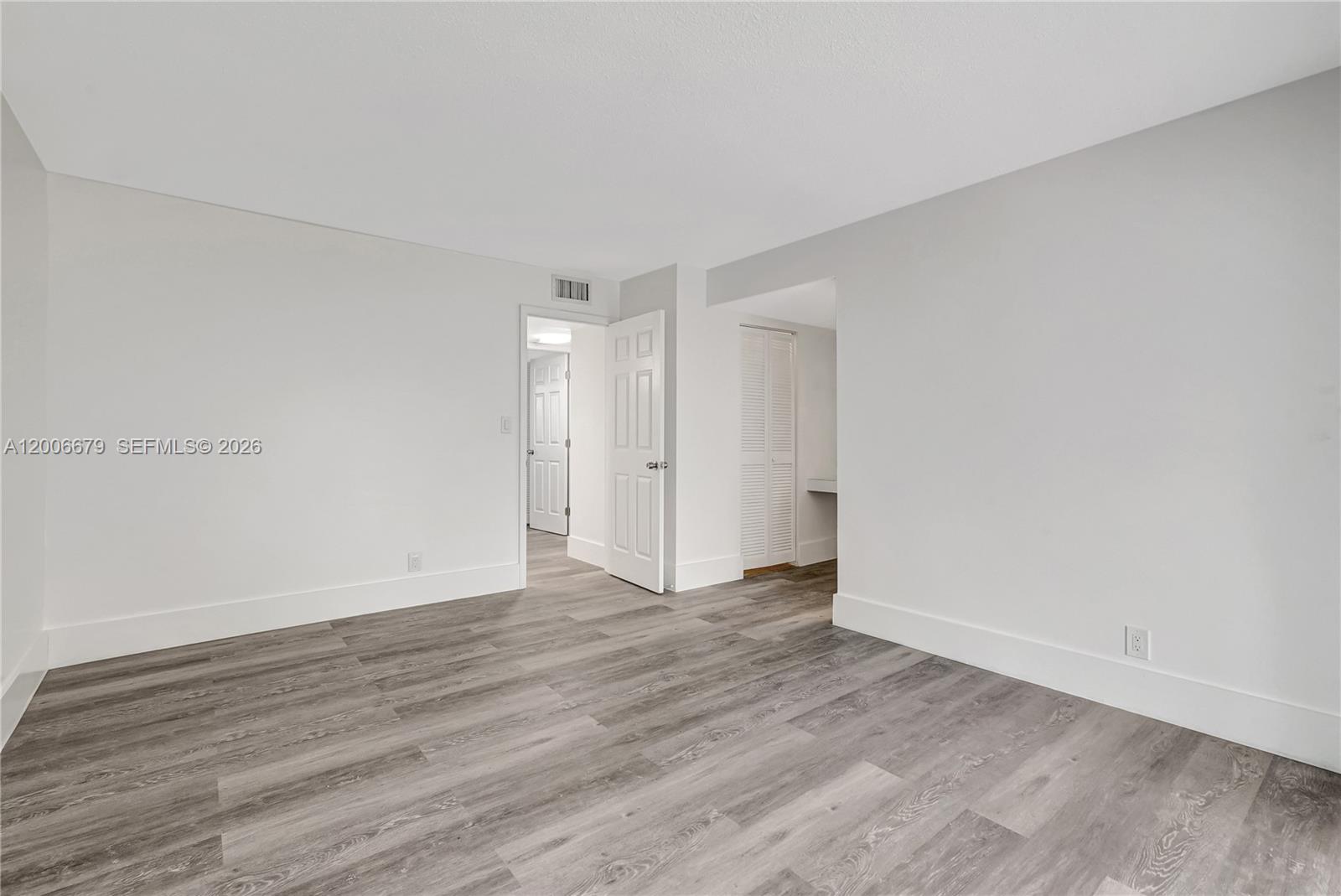 HILLCREST COUNTRY CLUB AP - Residential