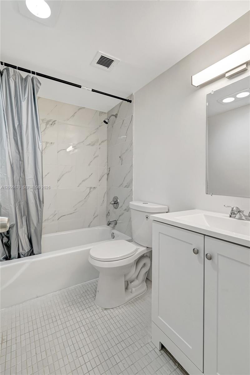 HILLCREST COUNTRY CLUB AP - Residential