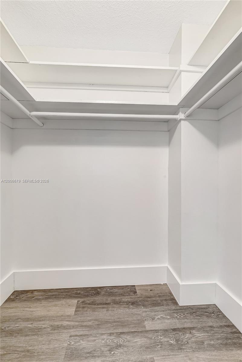 HILLCREST COUNTRY CLUB AP - Residential