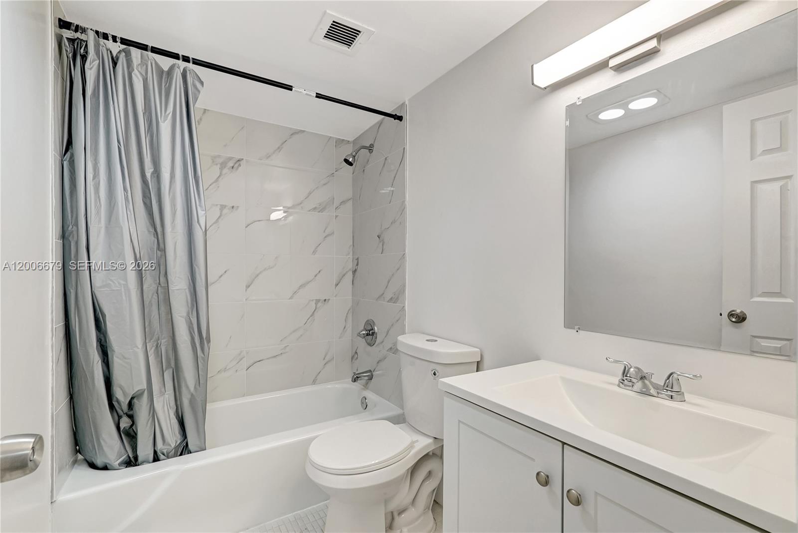 HILLCREST COUNTRY CLUB AP - Residential