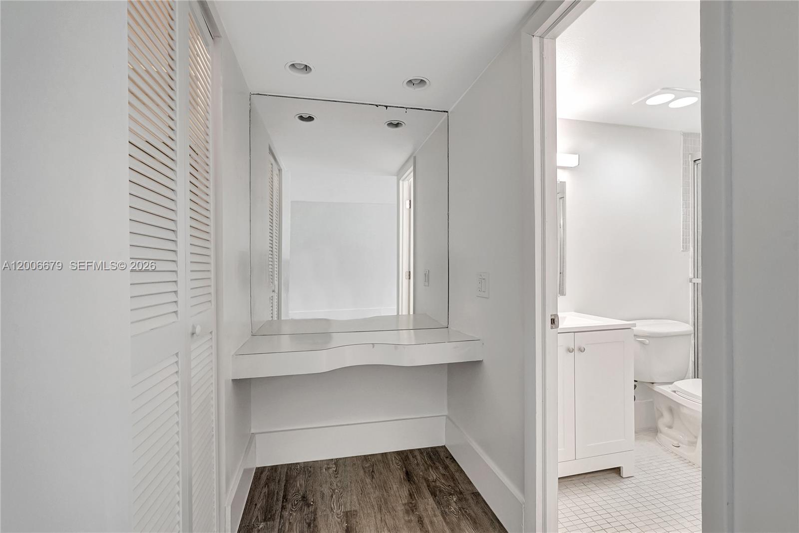 HILLCREST COUNTRY CLUB AP - Residential