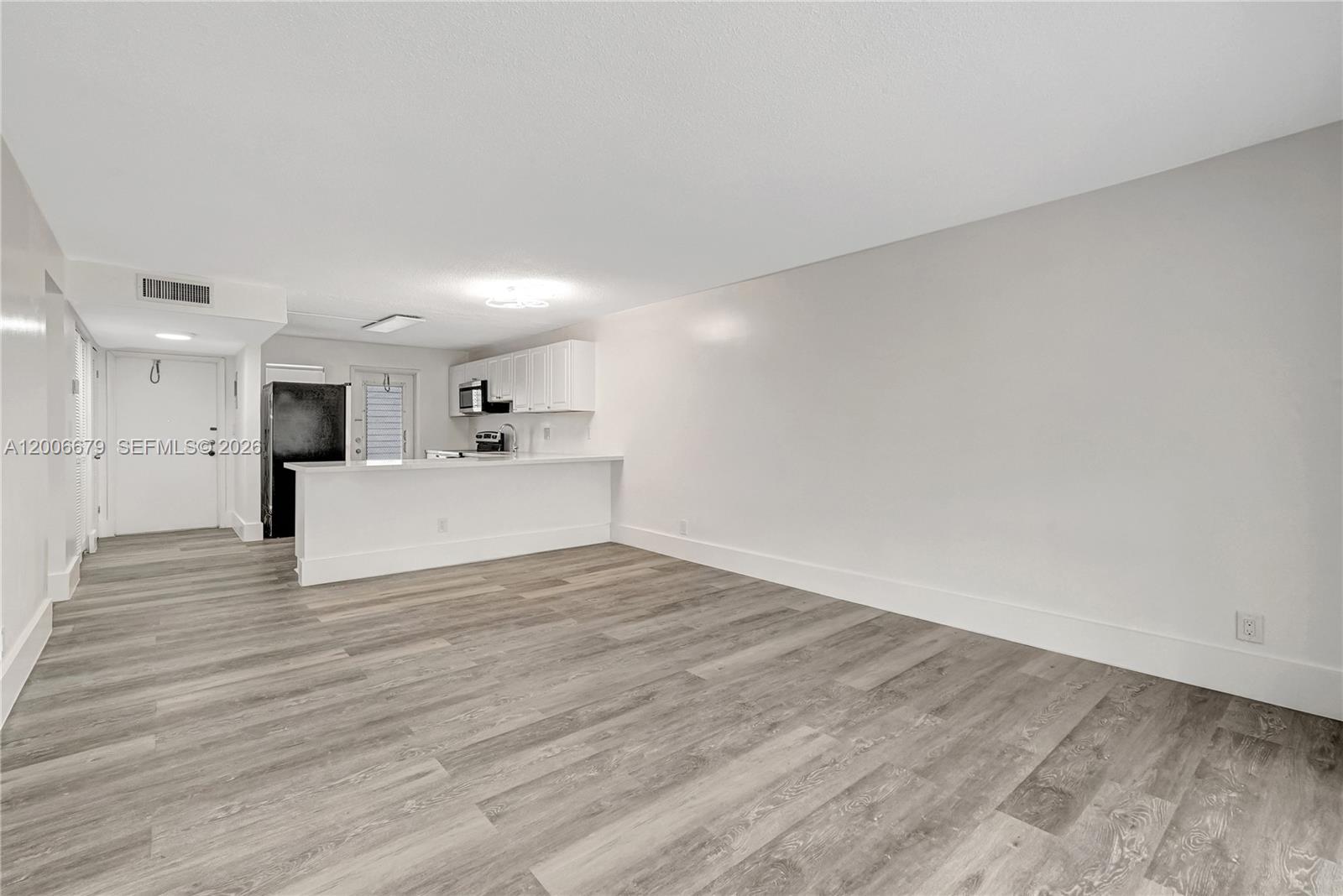 HILLCREST COUNTRY CLUB AP - Residential