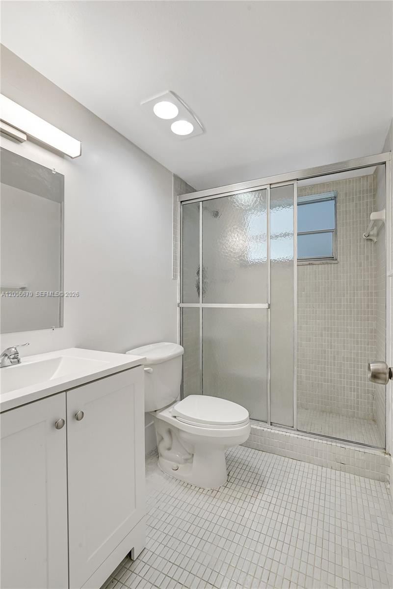 HILLCREST COUNTRY CLUB AP - Residential