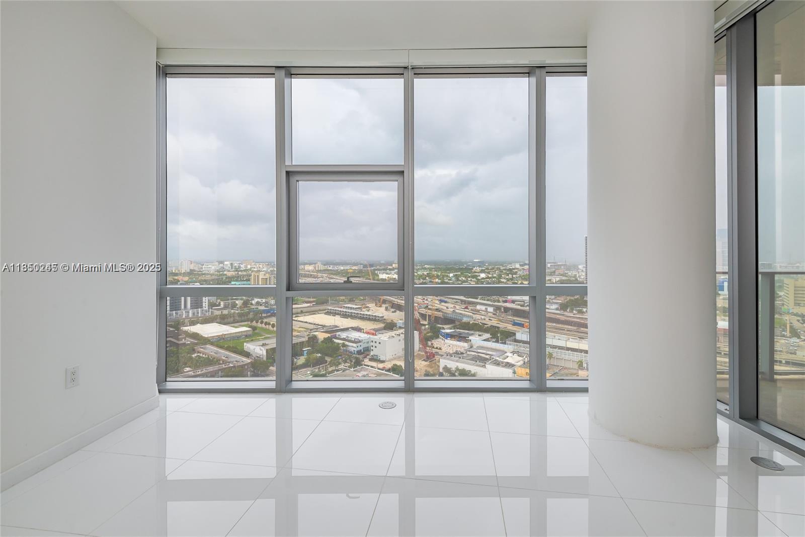 PARAMOUNT MIAMI WORLDCENT - Residential Lease
