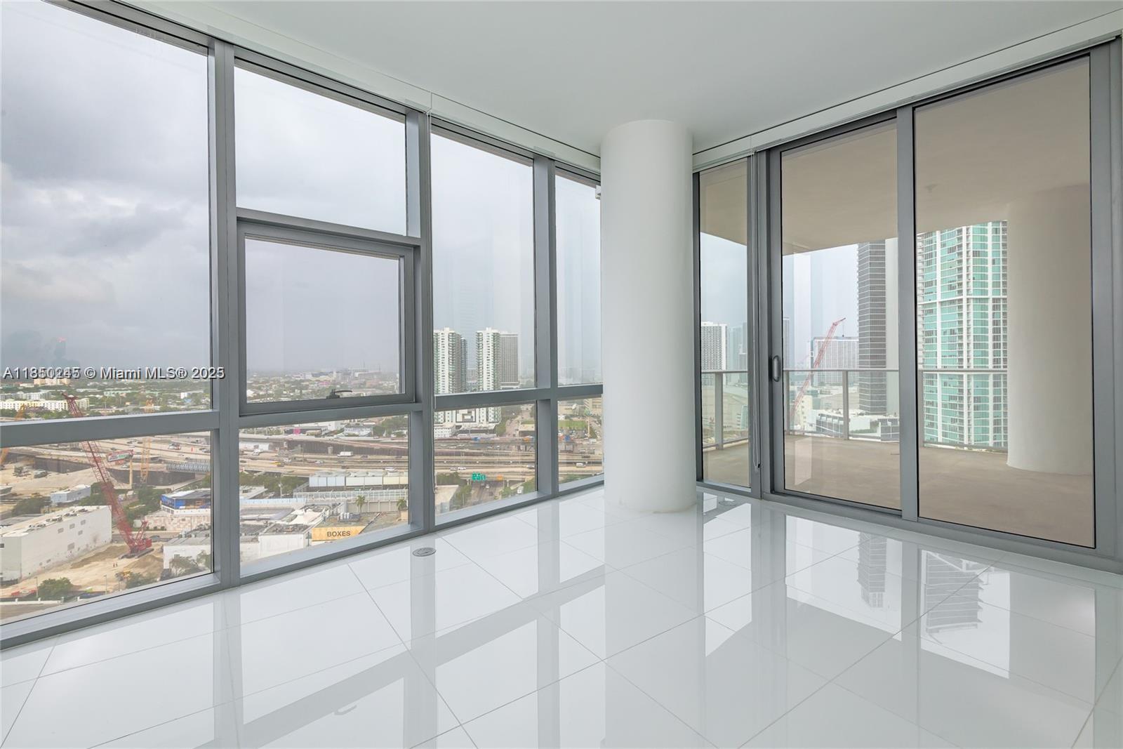 PARAMOUNT MIAMI WORLDCENT - Residential Lease