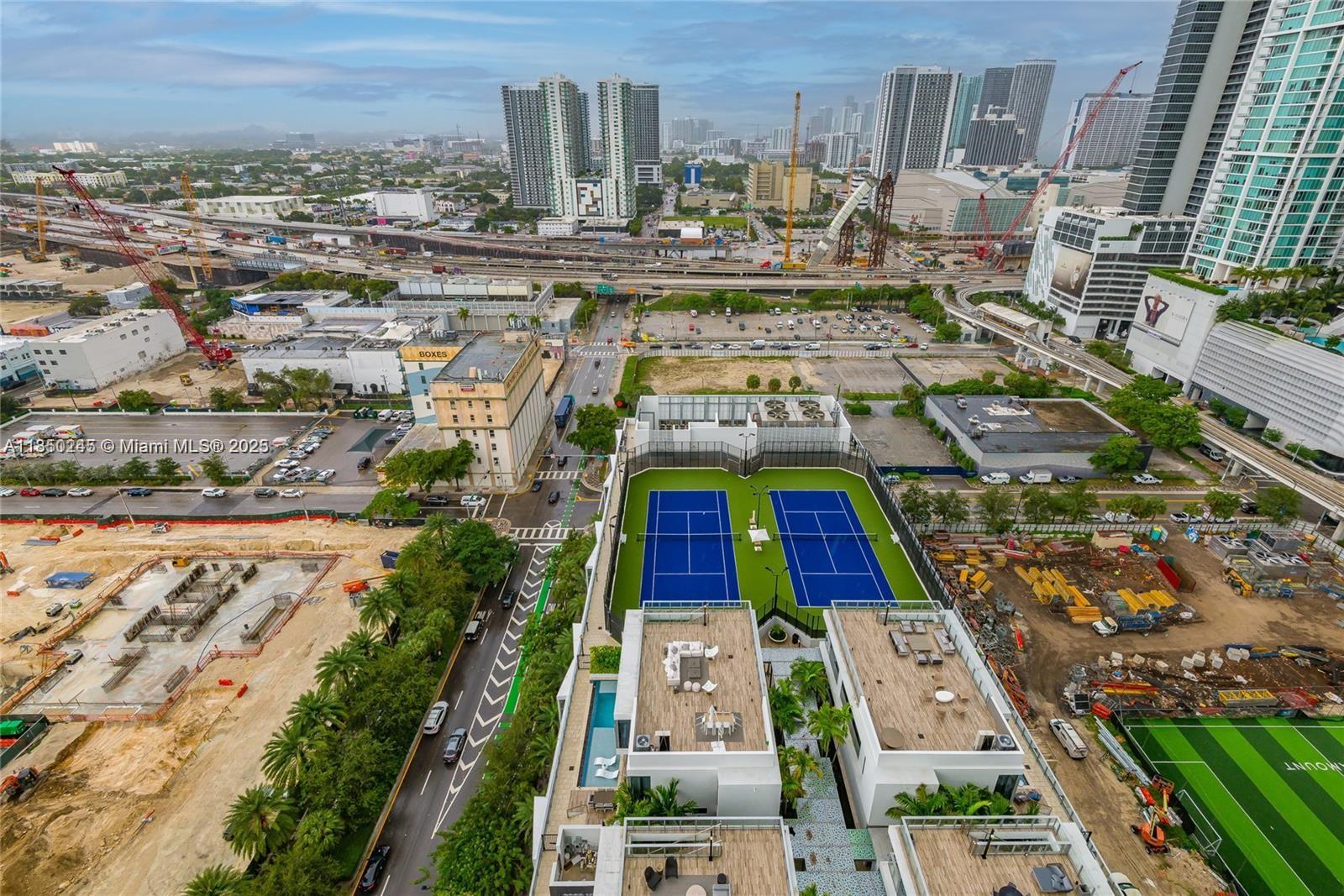 PARAMOUNT MIAMI WORLDCENT - Residential Lease